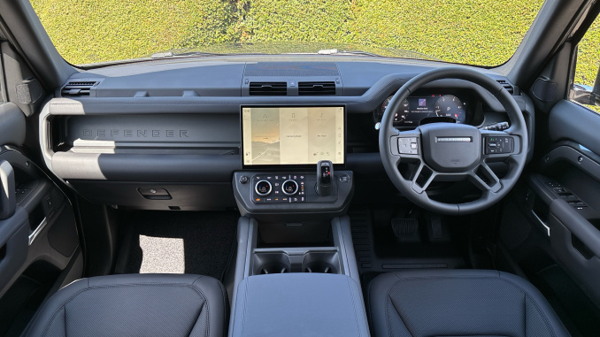 Land Rover Defender 3.0 D250 X-Dynamic SE 110 5dr Auto Diesel Estate - Image 9